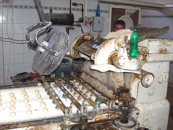 Baking bread in al-Mu'ashar bakery. Photo: Muhammad Sabah, B'Tselem, 19 Sept. 2006. 