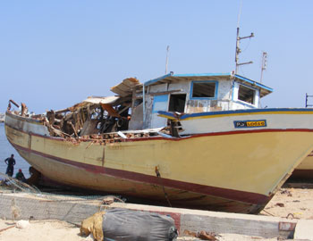 Al-Hasi's boat after the Israeli navy boat damaged it. Photo: Muhammad Sabah, B'Tselem, 11.9.08