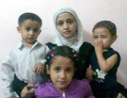 Alaa Abu Sultan and her children
