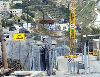 The checkpoint at the entrance to the village of Sheikh Sa'ed. Photo: 'Amer 'Aruri, B'Tselem, 8 April 2010. 