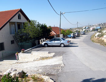 Residential dwellings in the Derekh Ha'avot outpost, Bethlehem  District.  Photo: Noam Preiss, B'Tselem, 4 May 2010.