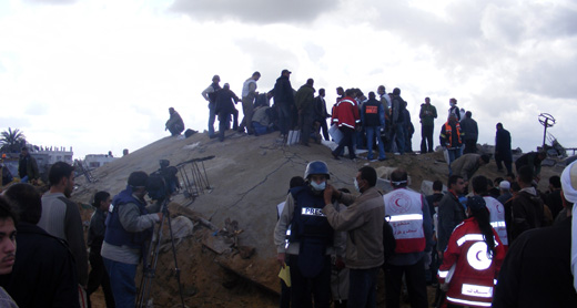 Removal of the bodies at the end of Operation Cast Lead from the ruins of the house where soldiers had gathered the a-Samuni family. Photo: Muhammad Sabah, B'Tselem, 18 Jan. '09.