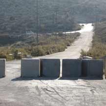 Road connecting the village of Beit Ur al-Fauqa and route 443 blocked by the army. Photo: B'Tselem