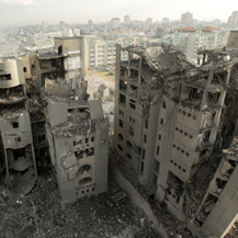 בנייני ממשלה שהפציצה ישראל בעזה. צילום: מוחמד סאלם, רויטרס, 30.12.08