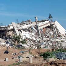 The ruins of the al-Kafarneh family house in Beit Hanun. Photo: Khaled al-'Azayzeh, B'Tselem, 27 Jan. '09