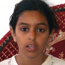 סמירה א-ד'רמה, שנותרה מספר שעות עם גופת אמה בבית המשפחה לאחר שחיילים הרגו את האם בפיצוץ דלת הבית. צילום: מוחמד סבאח, בצלם, 10.5.08.