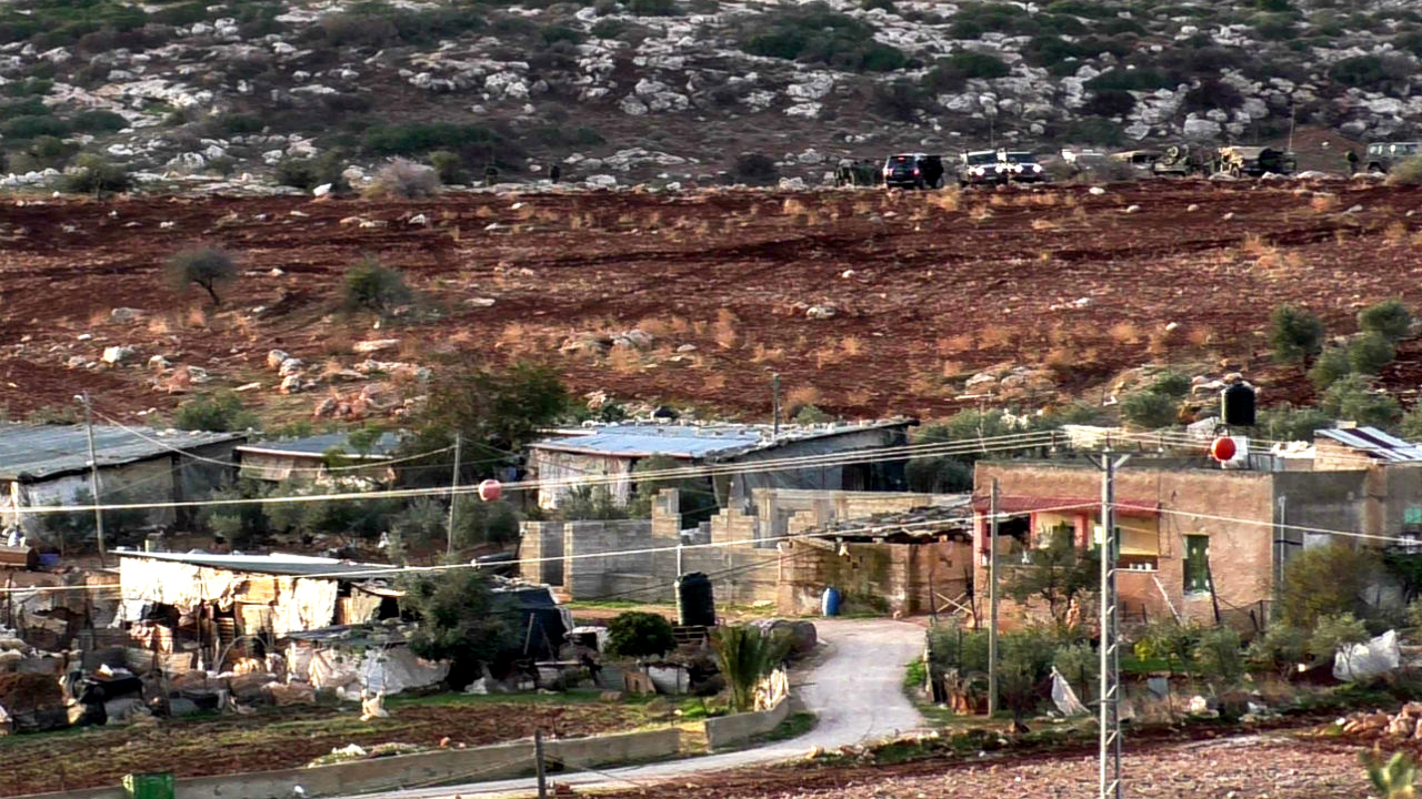 Military vehicles near residential area in Tayasir. Photo by: ‘Aref Daraghmeh, 27 Dec. 2017