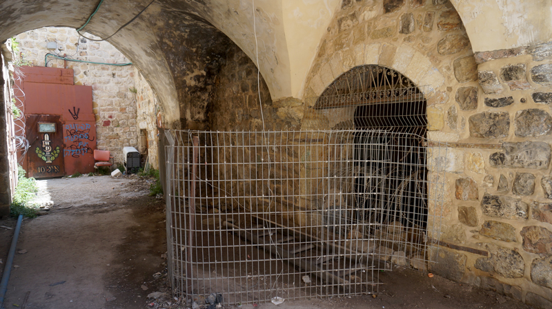 Barrier near the Avraham Avinu neighborhood.