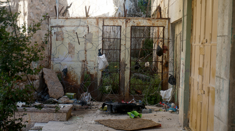 Barrier in the Shalalot area, separating one of the now deserted Palestinian markets and the settlement of Beit Romano.