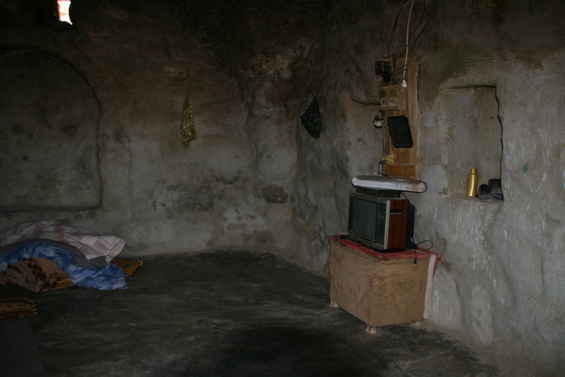 A residential cave in the village of Khirbet Jenbah in South Hebron Hills. Photo: B'Tselem, 4 Aug. 2012