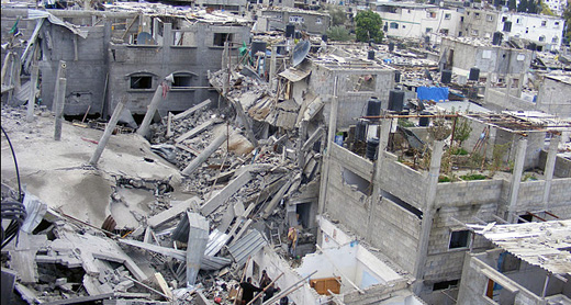 The ruins of al-‘Aqel Mosque and, adjacent to it, the Bau’lusha family's home. Photo: Muhammad Sabah, B'Tselem, 30 March '09.