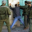 <p>[4836]  חיילים עורכים חיפוש על תושב פלסטיני בחברון.</p><p>תצלום: לואיי אבו הייכל, רויטרס</p>