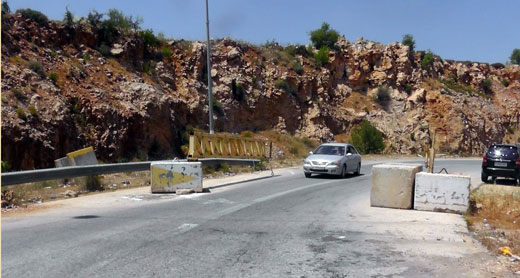 קטע הכביש המחבר בין עין יברוד לכביש 60 שנפתח לתנועת פלסטינים. צילום: איאד חדאד, בצלם, 7.5.12.   