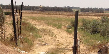 שדות לא מעובדים באזור גדר המערכת ברצועת עזה. צילום: ח'אלד אל-עזאייזה, בצלם, 28.5.13