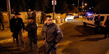Security forces at the scene of the incident. Photo: Ronen Zvulun, Reuters, 29 Oct. 2014.