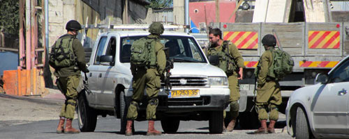 Soldiers at entrance to Hizma. Photo: &lsquo;Amer &lsquo;Aruri, B&rsquo;Tselem, 14 April 2015