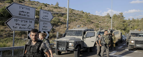 אנשי כוחות הביטחון במקום הפיגוע. צילום: עמאר עוואד, רוייטרס, 19.6.15