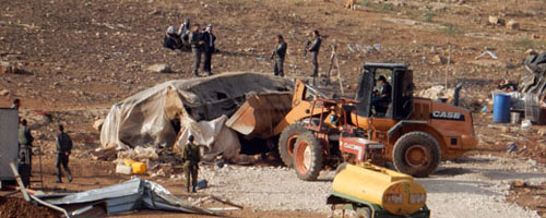 Civil Administration bulldozer razing structure in al-Hadidiyah. Photo: &lsquo;Aref Daraghmeh, B&rsquo;Tselem, 26 Nov. 2015