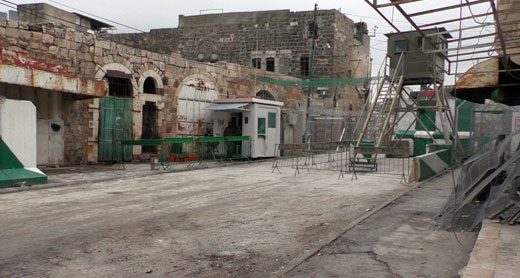 A-Sahla St. in Hebron, now another ghost street. Photo by Musa Abu Hashhash, B'Tselem, 3 Jan. 2016