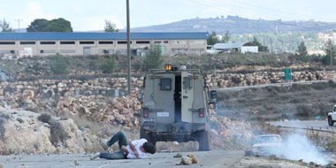 Mustafa Tamimi, immediately after he was shot. Photo: Haim Scwarczenberg, 9 Dec. '11.