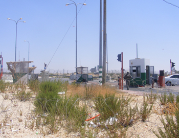 Ramot checkpoint. Photo: Kareem Jubran, B'Tselem, 30 June 2008.