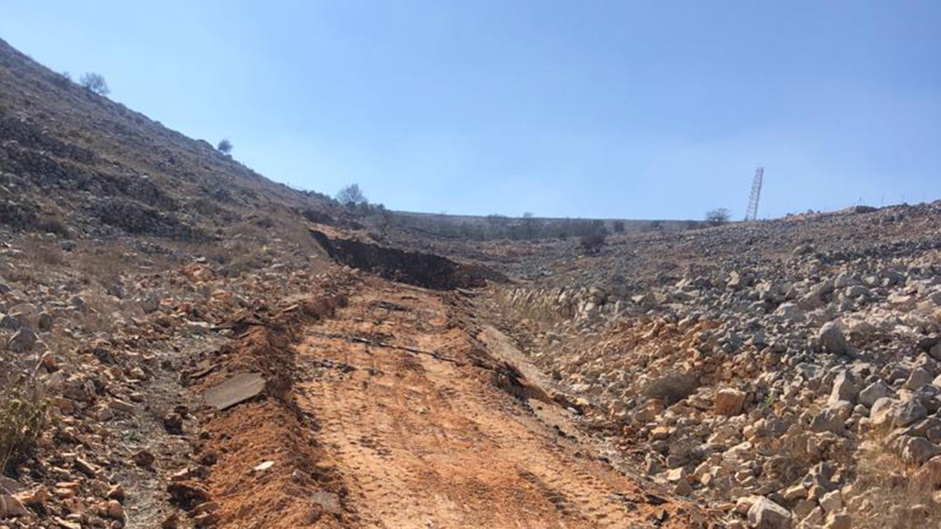 A blockage erected by the Civil Administration on the agricultural road. Photo courtesy of ‘Asirah al-Shamaliyah Municipality