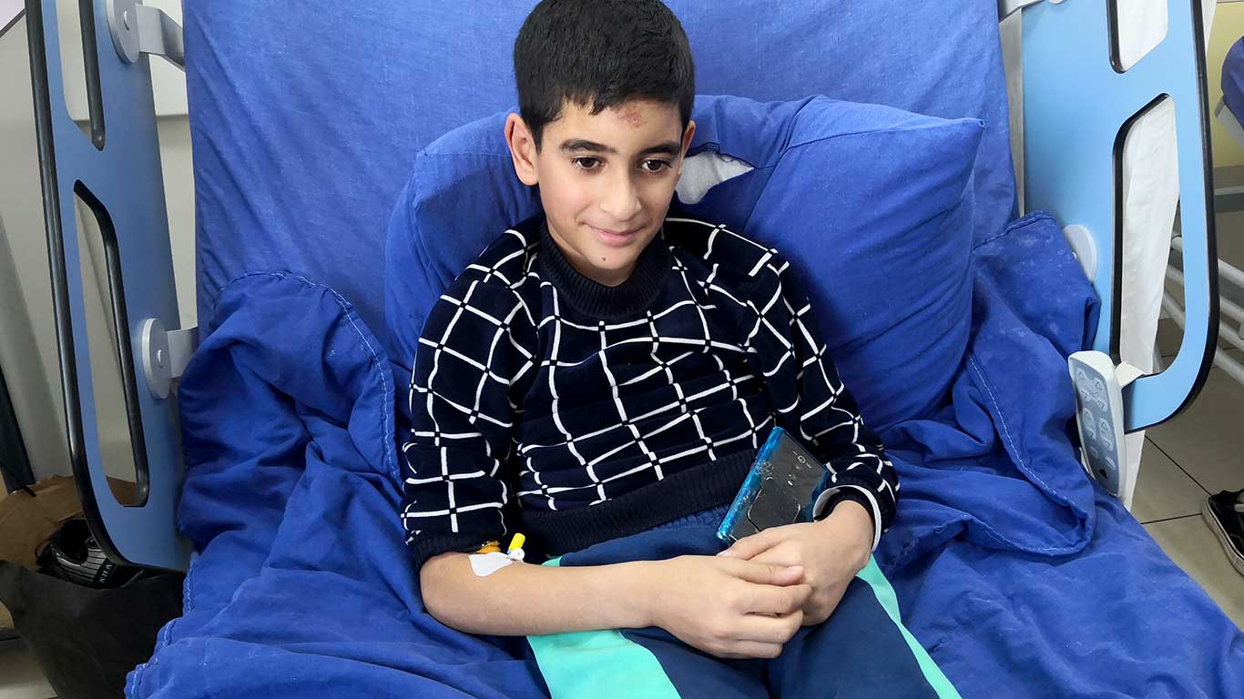 Muhammad Kharaz at the hospital. Photo by Iyad Hadad, B’Tselem, 25 Nov. 2021