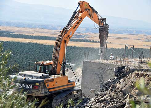 הריסת הבית בא-זבידאת. צילום: עארף דראר'מה, בצלם, 24.8.22 