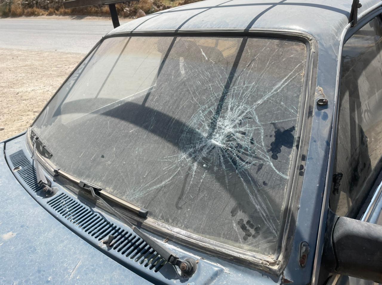 الزجاج الأمامي المحطم في السيارة التي أتلفها المستوطنون. الصورة قدمها أصحاب السيارة مشكورين.   