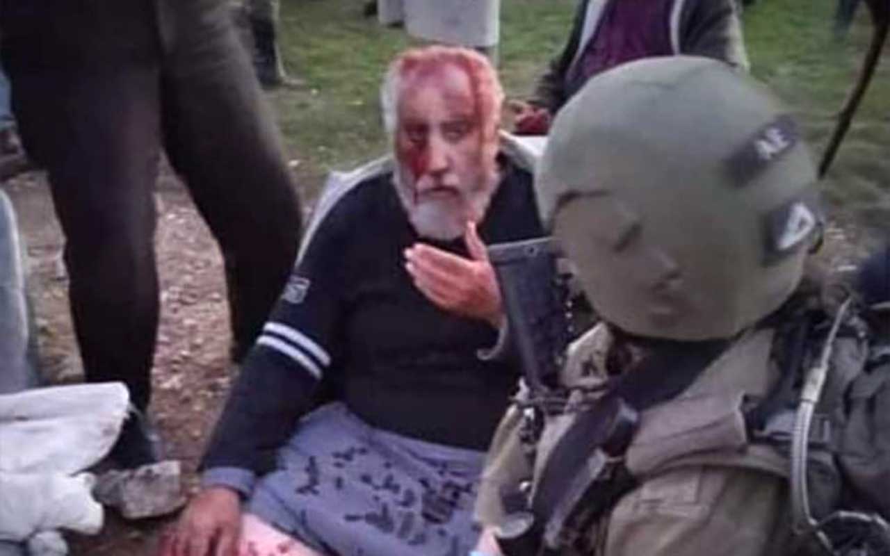 جندية تقدم الإسعاف الأولي لمحمد شلالدة بعد الاعتداء عليه. الصورة قدمتها العائلة مشكورة
