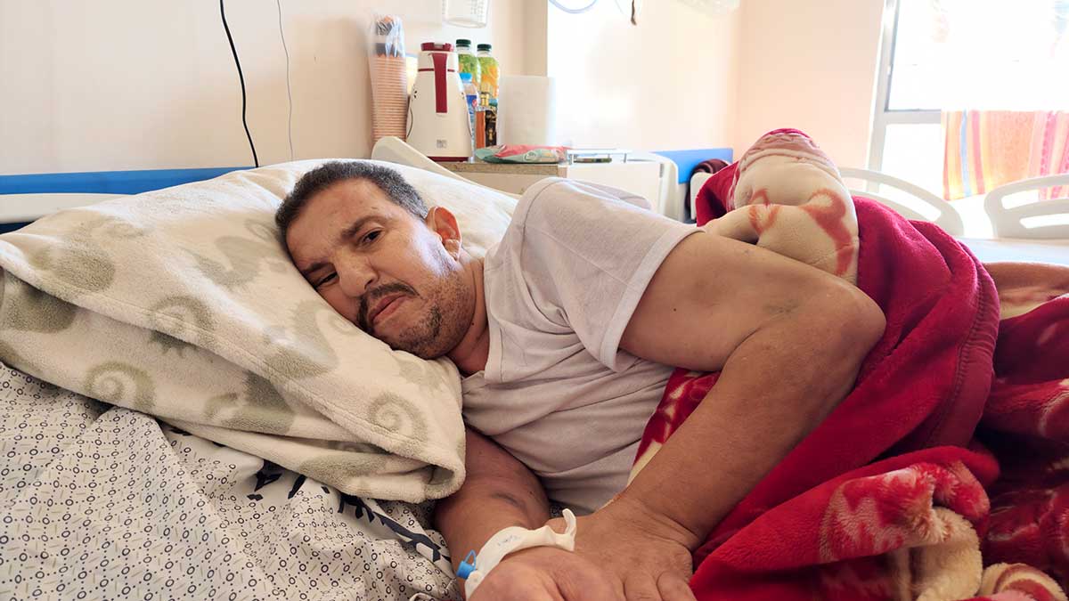 איאד אבו ג'לאלה בבית החולים הטורקי בעזה. צילום: ח'אלד אל-עזאייזה, בצלם, 21.2.23