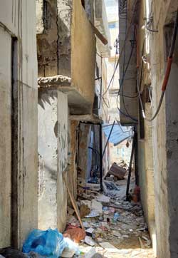 Il vicolo dove, sul lato sinistro, i militari hanno fatto saltare in aria un palazzo con ancora gli occupanti all'interno.  Foto: Salma a-Deb'i, B'Tselem, 11 giugno 2023