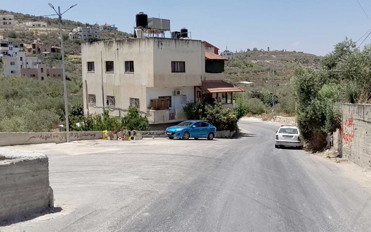  View from the direction from which Makhalfeh’s car arrived towards the direction from which the soldiers arrived and the makeshift memorial where Makhalfeh crashed into the wall. Photo: Salma a-Deb'i, B'Tselem 
