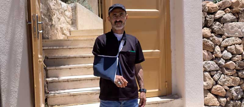 Jamal Abu S’eifan in front of his home after his release. Photo: Manal al-Ja’bari, B'Tselem , 6 July 2023