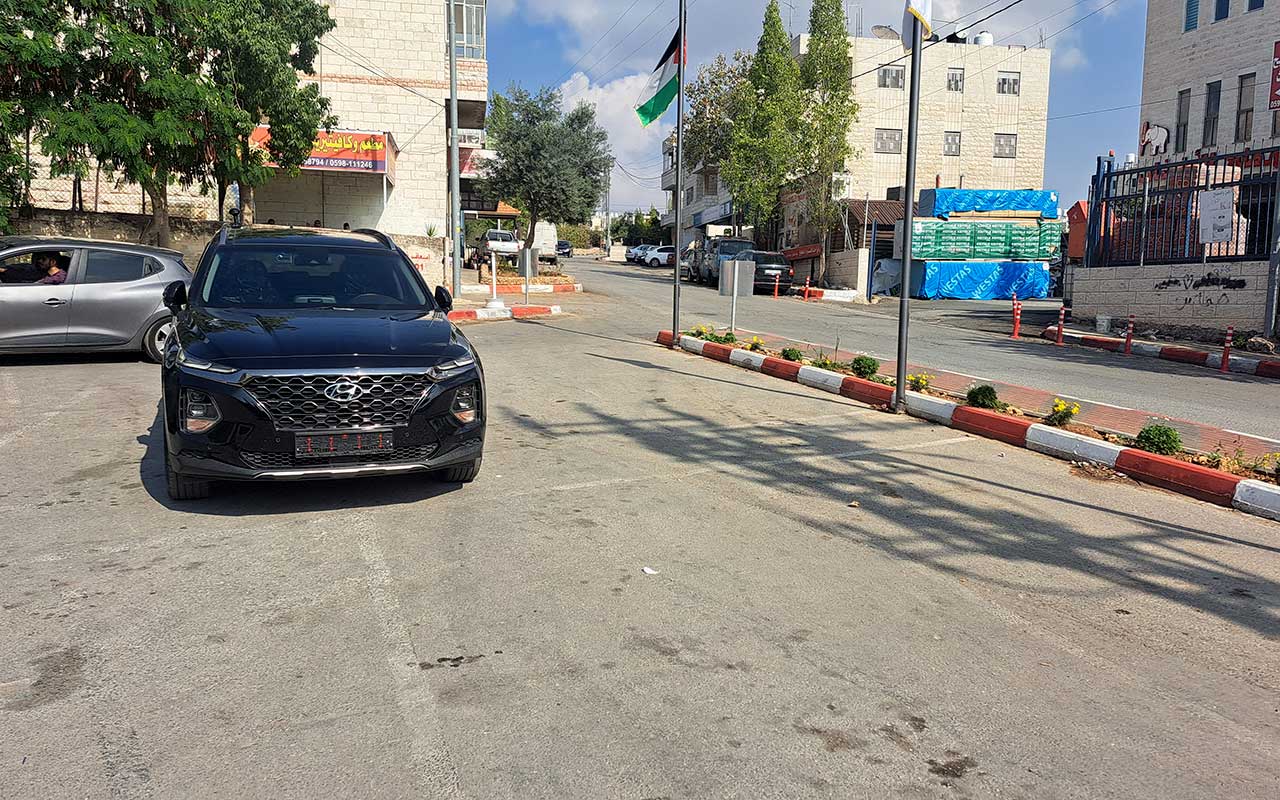 The yard of the vehicle licensing office where Yazan Shiha was killed, by the spot where the car is parked. Photo: Iyad Hadad, B’Tselem, 2 Nov. 2023