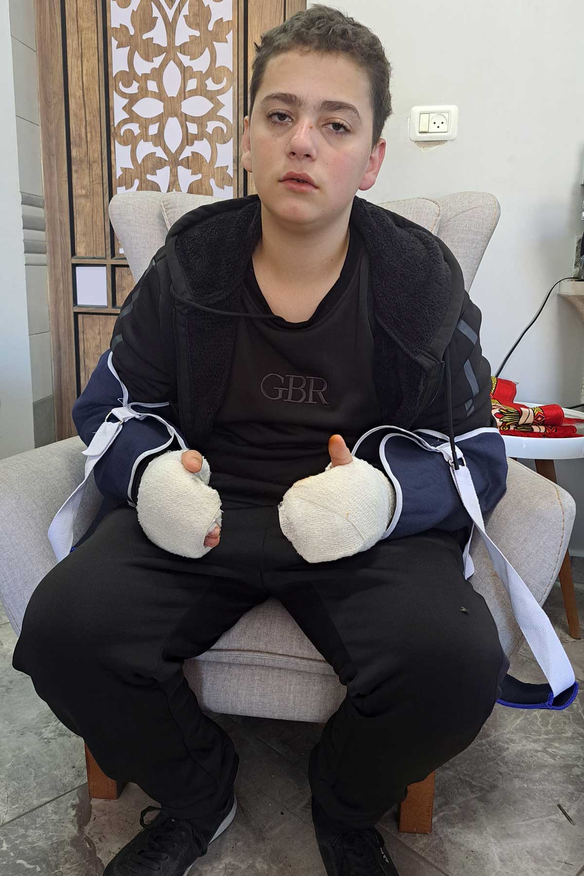 Muhammad Nazzal after his release. Photo: Abdulkarim Sadi, B’Tselem, 29 Nov. 2023