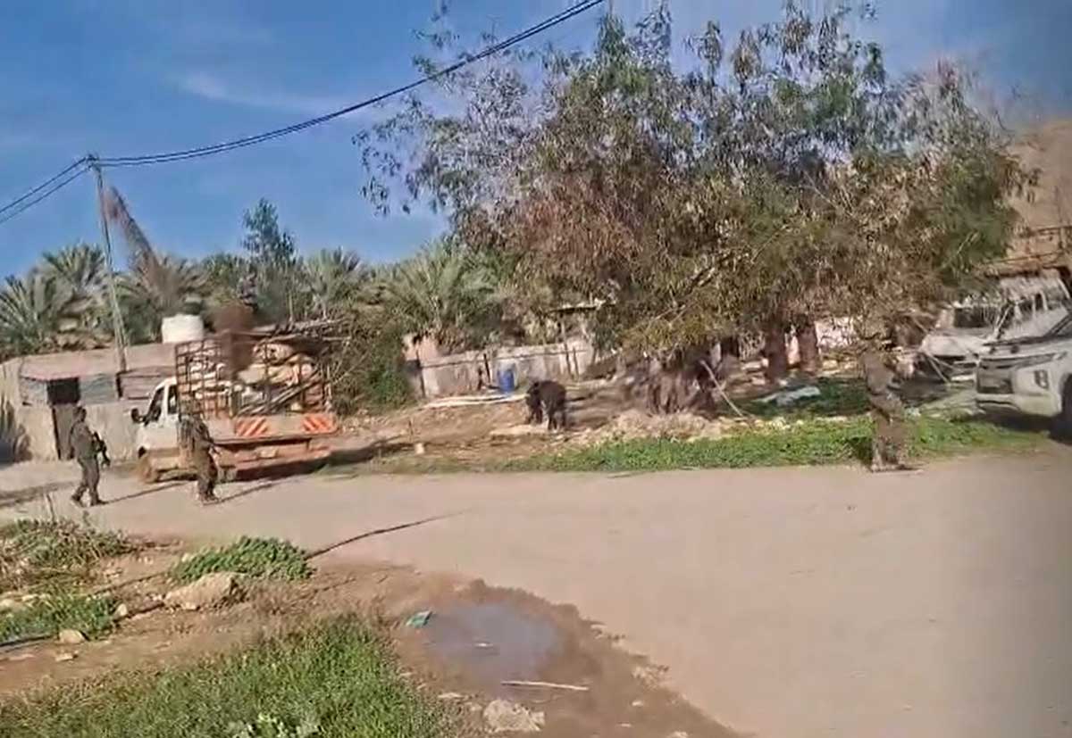 مصادرة شاحنة تابعة لسكان الحديدية الذين حاولوا الانتقال إلى الجفتلك في 4.1.26. الصورة قدمها ناشطو/ات غور الأردن مشكورين/ات 