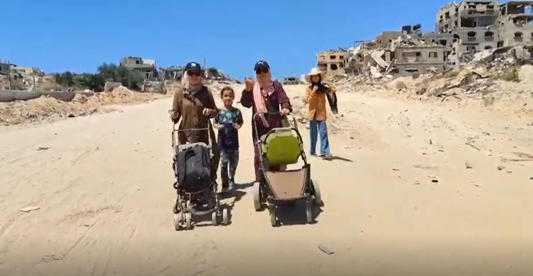 Almaza al-Sultan with her sister Zuzu and two of her children while displaced. Photo courtesy of the witness
