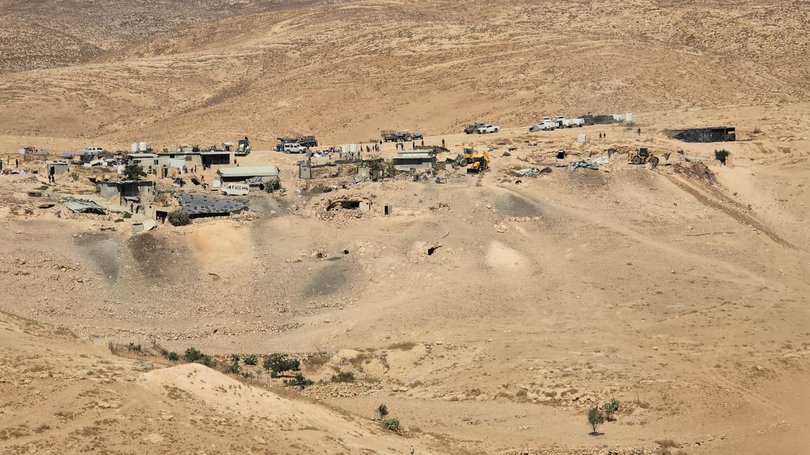הריסת הבתים בח'ירבת א-תבאן. צילום: נסר נוואג'עה, בצלם
