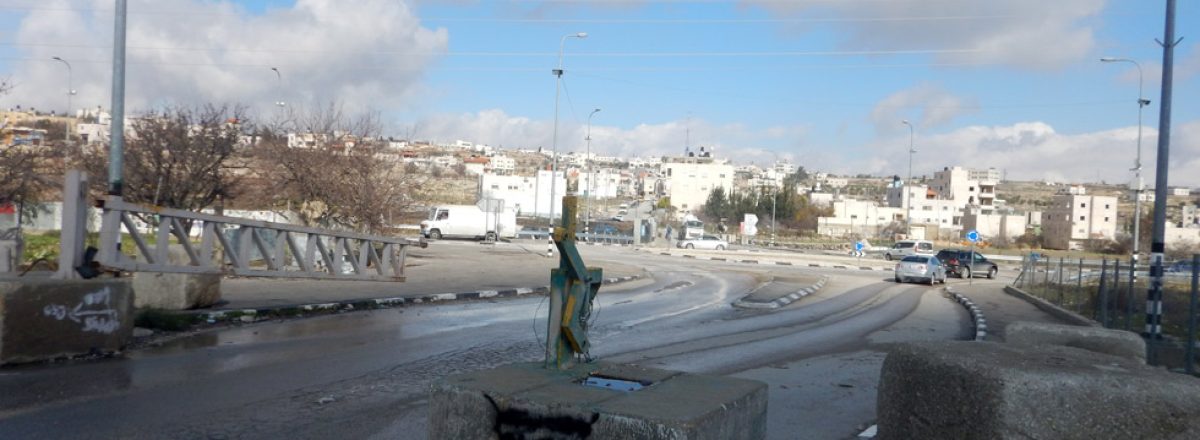 The military gate at the entrance to the village of Beit ‘Einun. Photo by Musa Abu Hashhash, B’Tselem, 15 January 2018