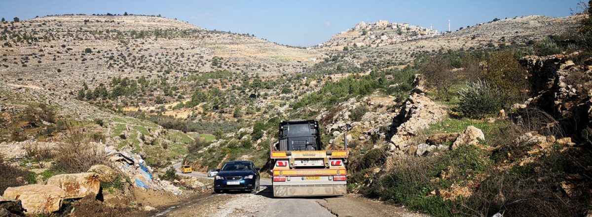 הכביש הצר והפתלתל העובר בוואדי כפר ניעמה. צילום: איאד חדאד, בצלם, 10.12.18