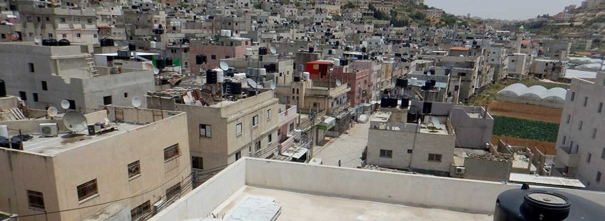 מבט מהגג עליו נורה זייד קיסייה אל מחנה הפליטים אל-פוואר. צילום: מוסא אבו השהש, בצלם,  13.5.20