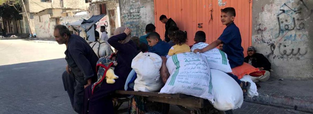 Palestinians fleeing their homes in Beit Lahiya in fear of Israeli bombings. Photo: Muhammad Sabah, B'Tselem, 14 May 2021