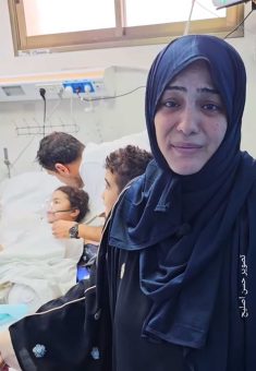 Falastin Barbakh with her daughter Razan in the hospital. Photo courtesy of the witness