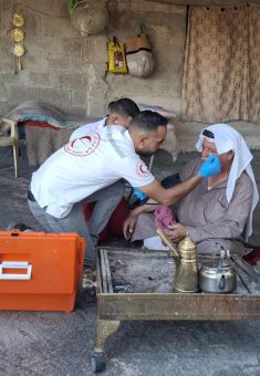 Rafe’a receiving treatment. Photo courtesy of local residents