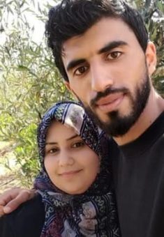 هيثم سالم مع زوجته إخلاص عيسى التي قُتلت جرّاء غارة إسرائيلية. صورة قدمها الشاهد مشكورًا 