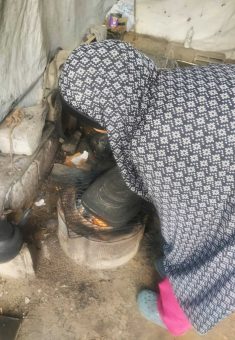 Nabilah ‘Abd a-Nabi over the cooking fire. Photo courtesy of ‘Abd a-Nabi 