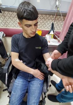 Zein Kan’an in hospital. Photo: Salma a-Deb’i, B’Tselem
