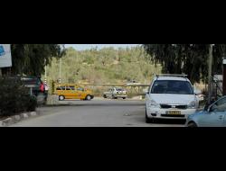 Taxi waiting for passengers outside the closed gate at the main entrance to ‘Azzun. Photo by Abdulkarim Sadi, B’Tselem, 2 Feb. 2017 