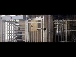 Pharmacy Checkpoint on al-Sahleh Street. Photo by Eliana Mahamid, B’Tselem, 5 October 2016.